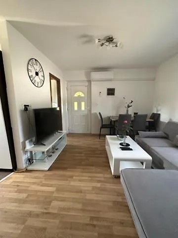Apartment Holiday Home Lavanda Pula